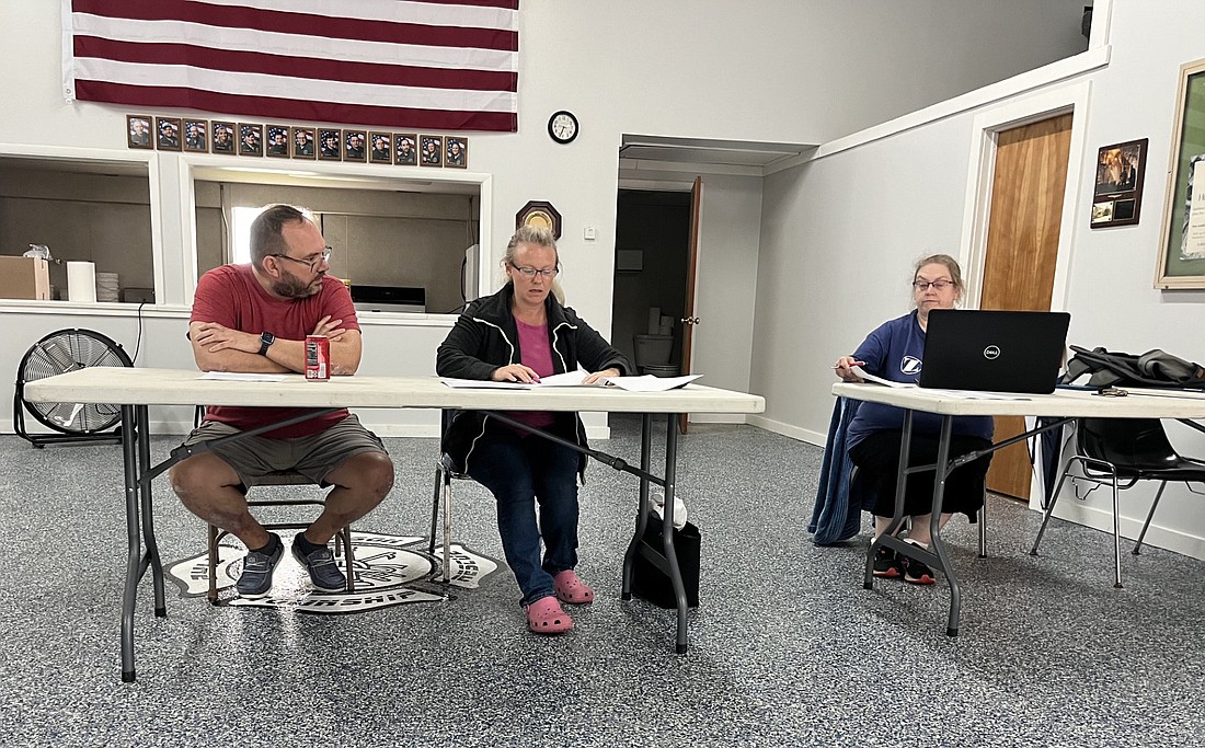 Sidney Town Council discusses details concerning the new head of maintenance. Pictured (L to R) are: Brandon Allen, town council member; Sharon Rancourt, town council member; and Lisa Parrett, town clerk-treasurer. Photo by Brianna Pitts, InkFreeNews