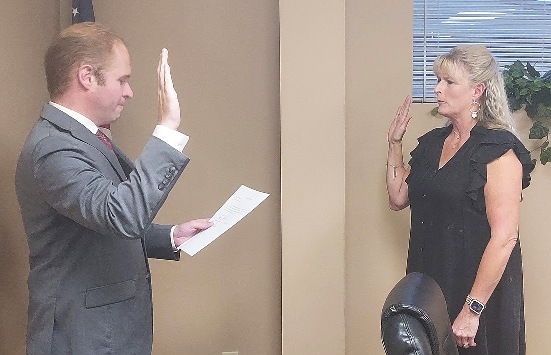C. Austin Rovenstine (L), secretary for the Kosciusko County Republican Party Central Committee, swears in Ann Wiesehan (R) to the Franklin Township Advisory Board. Photo by Jackie Gorski, Times-Union