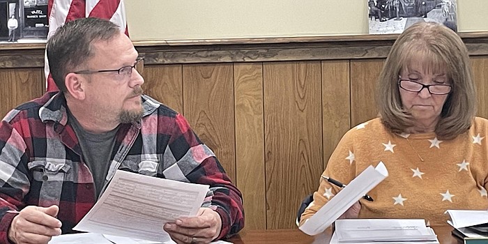 Etna Green Town Council members Jason Hanes and Susan Klinefelter look over paperwork during Tuesday’s meeting. Photo by Liz Shepherd, InkFreeNews