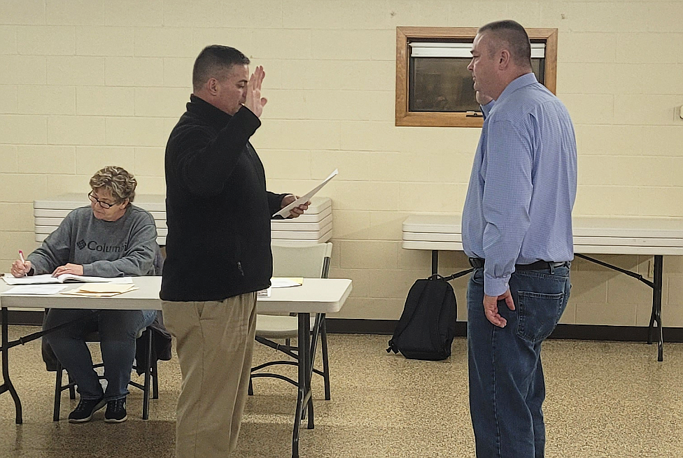 Claypool town attorney Andrew Grossnickle (L) swears Paul Mullins in as the new part-time town marshal. Photo by Maddie Jo Shultz.