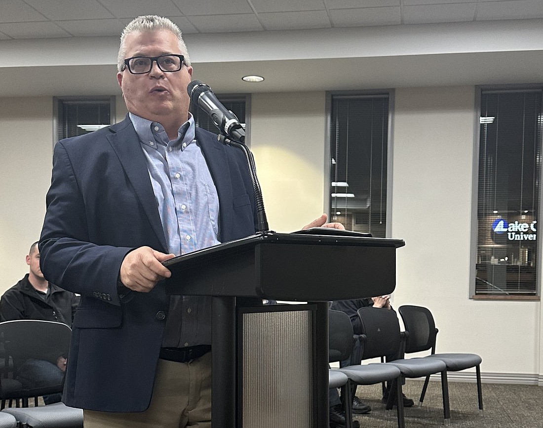 Main Street Warsaw President and CEO Rob Parker speaks in favor of the downtown Warsaw Designated Outdoor Refreshment Area (DORA) at Tuesday’s Warsaw Common Council meeting. Photo by David Slone, Times-Union