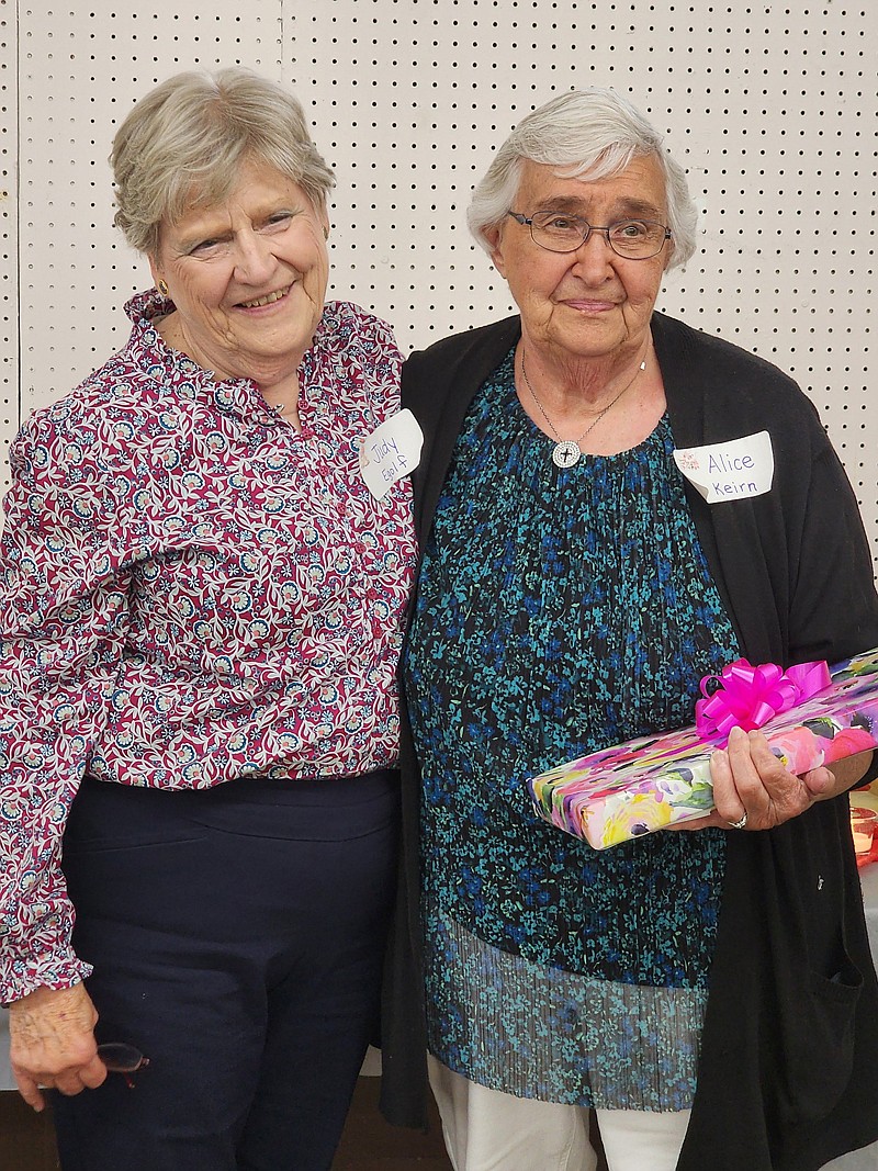 Judy Egolf (L) presented the Lifetime Achievement Award to Alice Keirn (R).