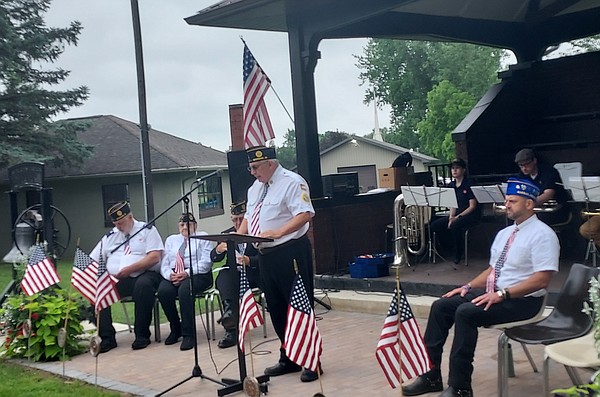 Oakwood Cemetery Memorial Day Service Honors Fallen Heroes - Vimarsana News