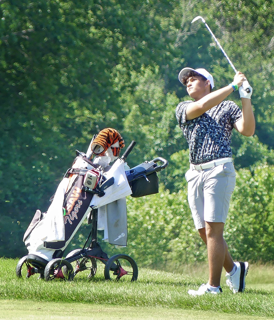 Warsaw sophomore Breckin Christner follows the flight of his ball on the third hole at Prairie Vew Golf Club in Carmel...Nieter