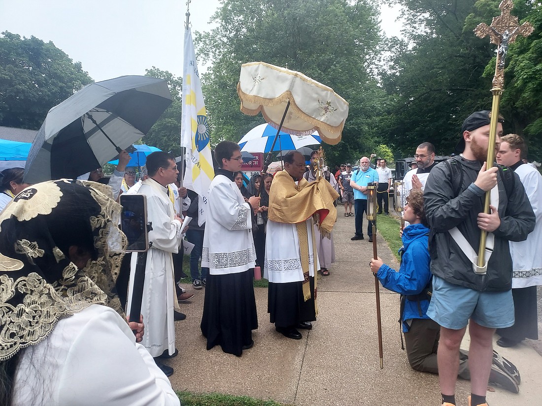 Tuesday’s national Eucharistic procession proceeds to Warsaw’s Sacred Heart Church after making a stop at St. Francis Xavier Parish in Pierceton for an adoration. Photo by Jackie Gorski, Times-Union