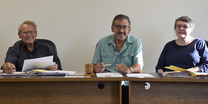 Pictured (L to R) are Leesburg Town Councilman Tom Moore, Council President Mitch Rader and Council Vice President Christina Archer. Photo by Lasca Randels, InkFreeNews