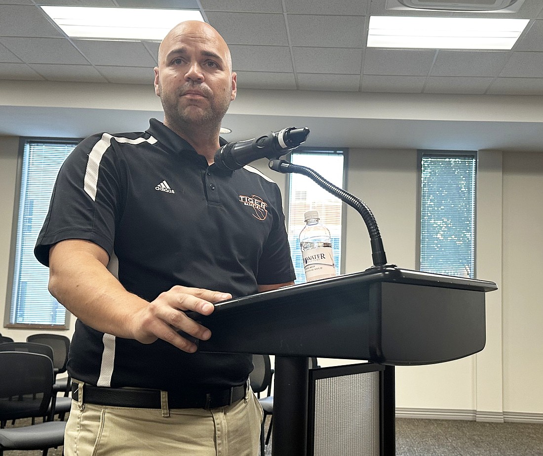 Warsaw Deer Task Force Chairman Todd Braddock gives the Warsaw Common Council Monday a brief overview of the program. Photo by David Slone, Times-Union