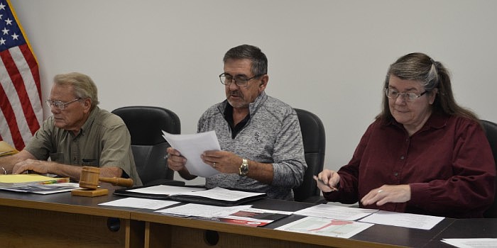 Pictured (L to R) are Leesburg Town Councilman Tom Moore, Council President Mitch Rader and Council Vice President Christina Archer. Photo by Lasca Randels, InkFreeNews