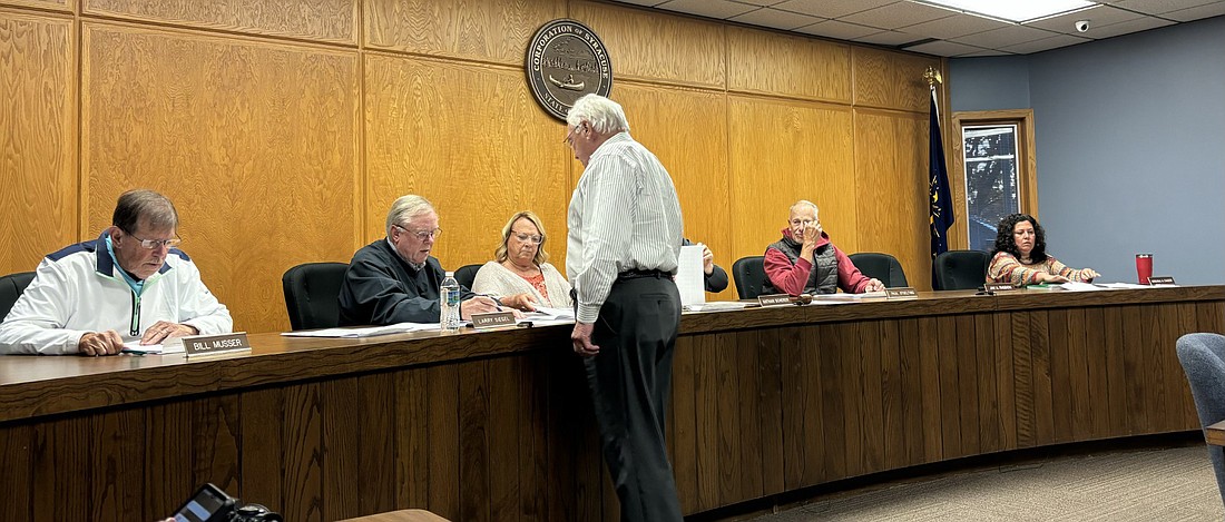 Attorney Steve Snyder awaits the Syracuse Town Council’s signatures on documents. Seated (L to R) are Council members Bill Musser, Larry Siegel, Cindy Kaiser and Paul Stoelting and Clerk Treasurer Virginia Cazier. Hidden from view is Council President Nathan Scherer. Photo by Denise Fedorow