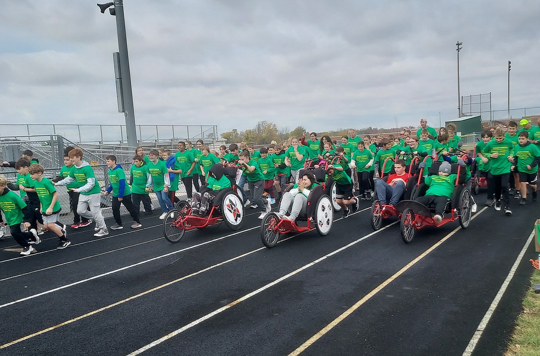 Tippecanoe Valley Middle School students start a mock 5K at Tippecanoe Valley High School Friday. Photo by Jackie Gorski, Times-Union