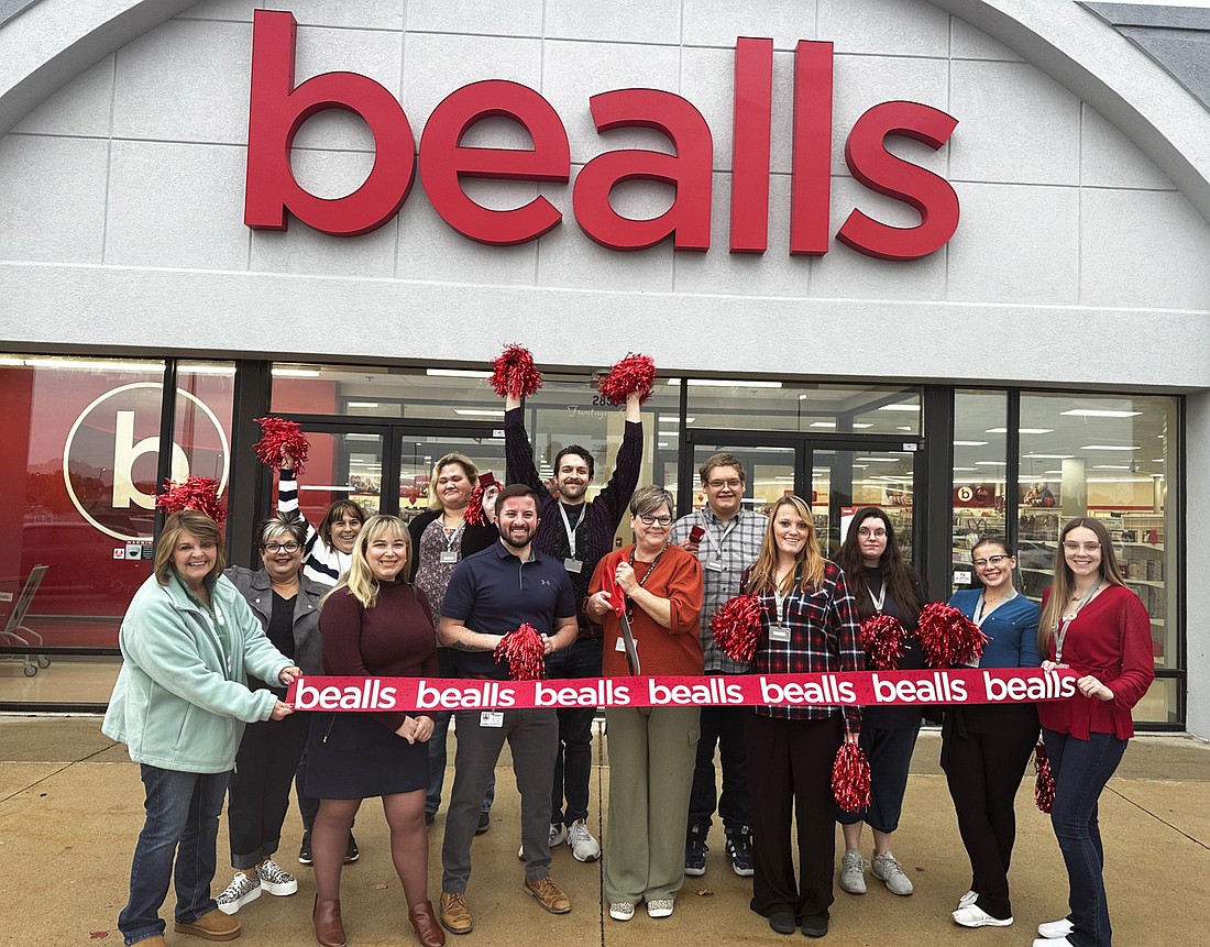 Before the start of its grand opening weekend, bealls had a ribbon-cutting ceremony with the Kosciusko Chamber of Commerce. Photo by David Slone, Times-Union