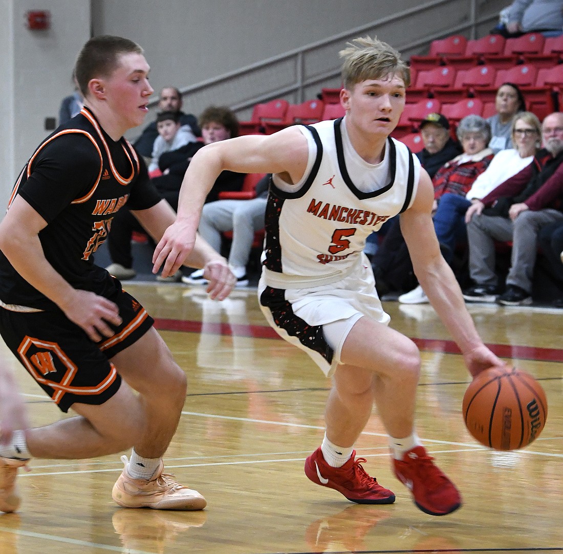 Senior Ethan Hendrix of Manchester drives to the basket during Friday night's home game against Wabash...Nietere