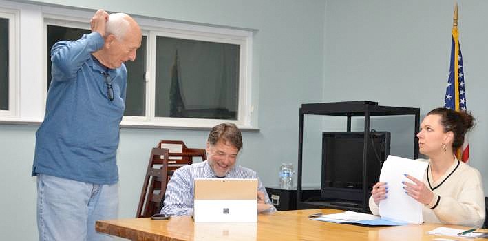 Mike Wyrick (L), of the Webster Lake Conservation Association, talks to town attorney, Jack Birch, while LeighAnne Jessop, clerk-treasurer, listens at Tuesday’s North Webster Town Council meeting. Photo by Phoebe Muthart, InkFreeNews.