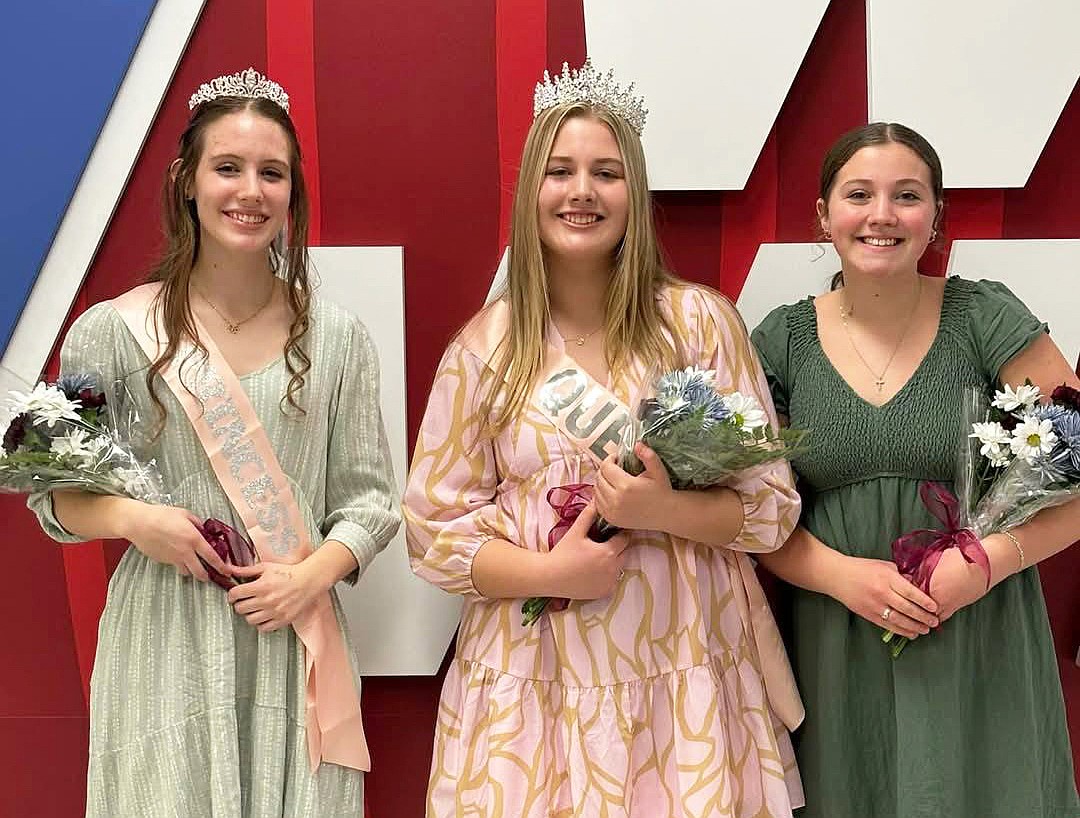 Pictured (L to R) are Sunshine Queen contestants Isla Rose (princess), Isabelle Irwin (queen) and Breawynn Neer. Photo Provided.