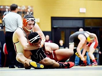 HS Wrestling: Hatch Stays Unbeaten; 10 Others From Area Advance