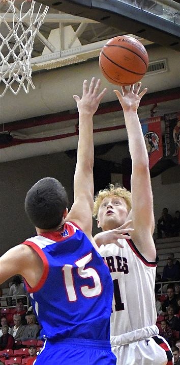 Squires Tame Whitko Wildcats