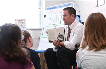 Pierceton Principal McClain Shares Passion Of Reading With Students