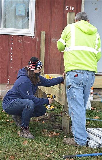 HOW, G & G Provide Warsaw Woman With New Deck