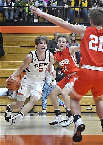 Crown Point Wins Thriller Over Warsaw Tigers