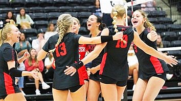 Lady Lancers Volleyball Starts League Play With Sweep