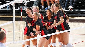 Grace Volleyball Stuns St. Francis With Sweep