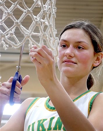 Lady Vikings’ Win 44-38 For Sectional Title, Their First Since 2017