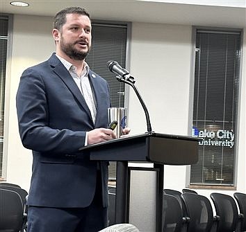 Airport Manager Gives Warsaw Council Presentation On City-County Airport Authority